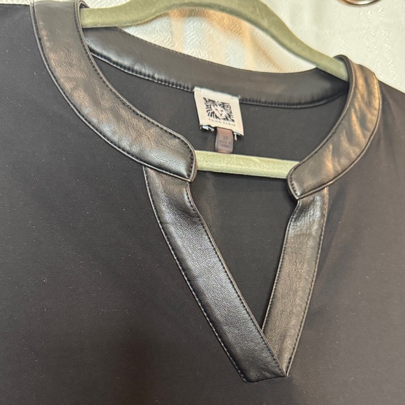 Anne Klein Black V-Neck Women's Top - Picture 4 of 8